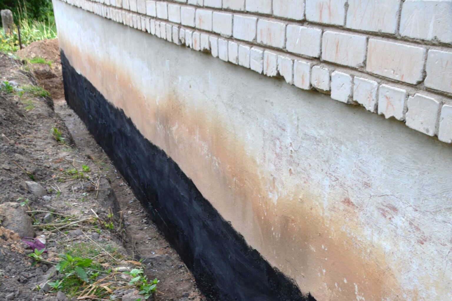 How to DIY Waterproofing of Foundation Walls Without Regretting It ...